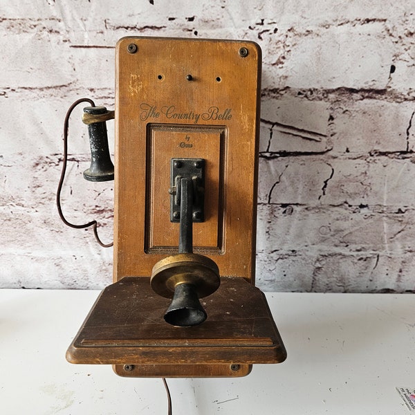 Antique radio wall Telephone The Country Belle model 556