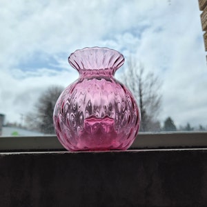 Pilgrim Cranberry Glass Pink Spiral Optic Vase