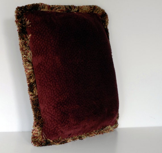 Coussin en velours uni texturé rouge bordeaux avec franges dorées pour  chaise de canapé ou carré de canapé -  France