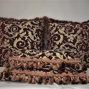 Almohada grande de chenilla con flecos de pan de oro rojo burdeos para sofá o silla, hecha a mano en EE. UU.