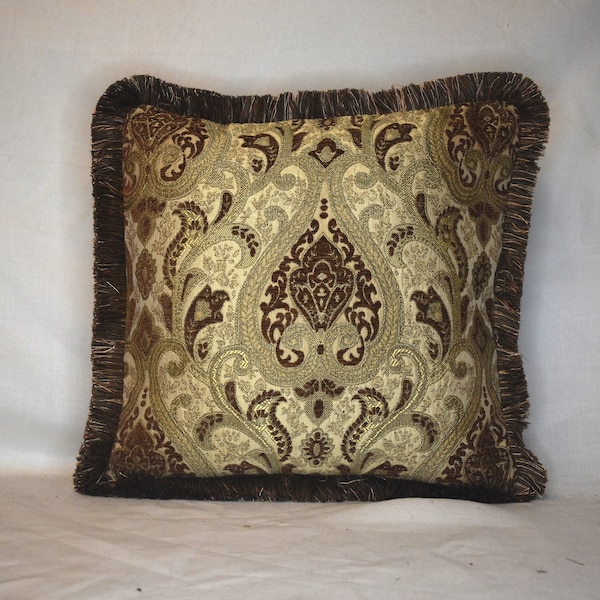 Coussin décoratif médaillon marron chenille avec frange pour canapé