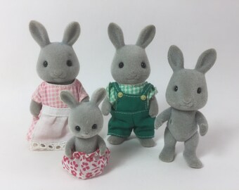 Retired Calico Critters Sylvanian families Bluebell Cottage Fully Furnished Plus Cottontail Rabbit family