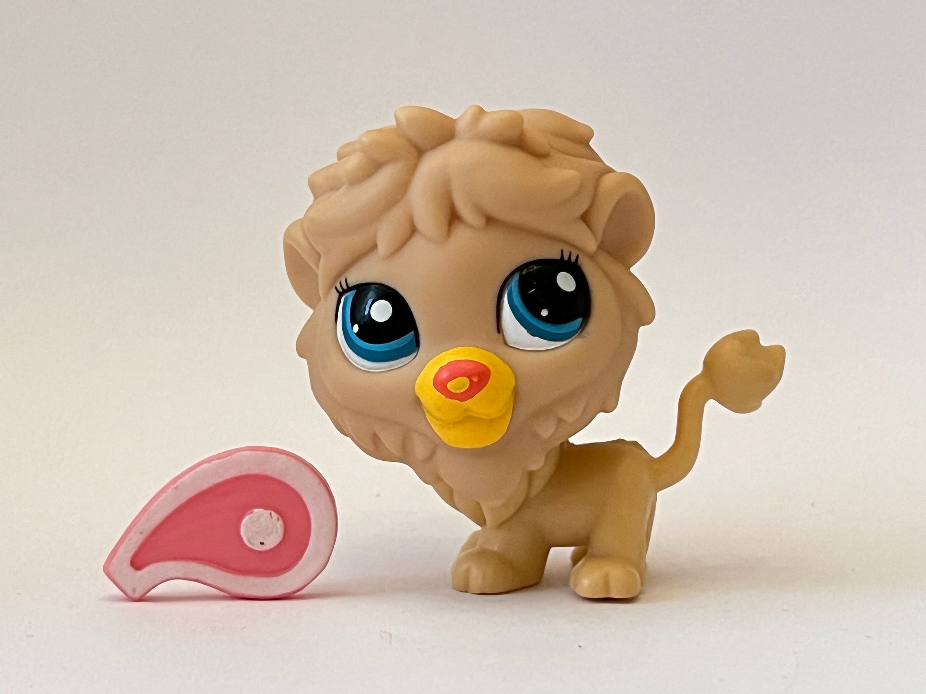 LPS Lion 2171 with small Accessorie Littlest Pet Shop Authentic