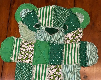 Bitty Bear, baby bear, baby quilt, bear blanket, green nursery, baby boy, baby shower, baby gift, newborn, nursery, baby registry