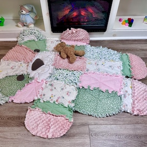 Baby Bear Blanket, baby quilt, flannel blanket, flannel quilt, bear quilt, baby shower, baby gift, nursery, bear, florals, pink and green