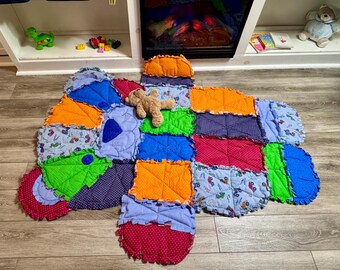Large Handmade Bear Baby Quilt, Nursery Blanket (48x58 inches)