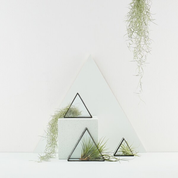 Ada Glass Triangle Free Stand Shape