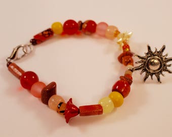 Pulsera de tono de tierra caliente en madera y vidrio