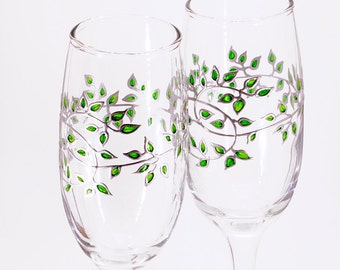 Floral Wedding Glasses Personalized for Bride and Groom, Handmade Toasting Flutes, Mr and Mrs Wedding Glassware, Floral Bridesmaid Gift Leaf