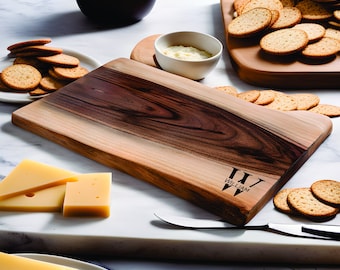 Planche de charcuterie personnalisée - plateau de service monogrammé - plateau de fromages personnalisé - fiançailles, shower de mariage, cadeau de jeunes mariés