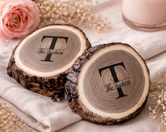 Juego de posavasos rústicos personalizados de corteza de árbol - Posavasos de madera grabados para bodas