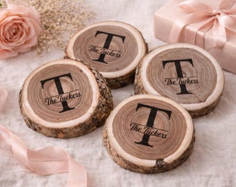 Juego de posavasos de madera personalizados / Regalo de boda personalizado para parejas / Regalo único de aniversario y para un nuevo hogar