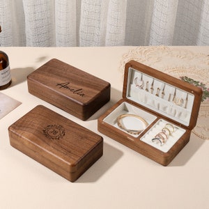 Holz Schmuckschatulle für Frauen, personalisierte Brautjungfer Geschenk, personalisiertes Geschenk für Mama, Schmuckschatulle mit Gravur für Mama und Brautjungfern