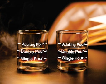 Personalized Whiskey Glass with Custom Pour Line - Custom Rocks Glass for Distinctive Sipping - Unique Gift for Whiskey Enthusiasts