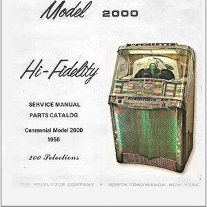 Può includere: Un manuale di servizio in bianco e nero per un fonografo Wurlitzer modello 2000 Hi-Fidelity. Il manuale include informazioni su parti, assistenza e specifiche. La copertina presenta un'illustrazione vintage del jukebox.