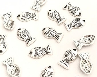 16x fish charm in silver, 13 mm, ocean theme findings, beach jewelry, summer charms, sea charms, summer party bracelets and necklaces