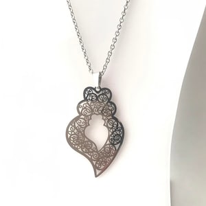 Portuguese filigree necklace, Viana&#39;s heart pendant Portugal, portuguese traditional jewelry with heart, Filigrana, everyday simple necklace
