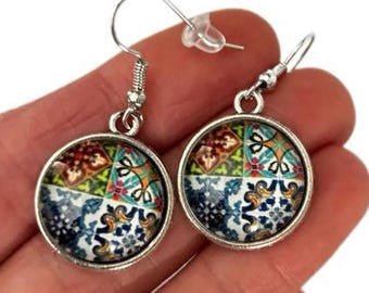 Kolczyki z okrągłych szklanych płytek, azulejo, kolczyki z mozaiki szklanej, portugalskie kolczyki z płytek, wiosenne kolczyki paisley, portugalska biżuteria