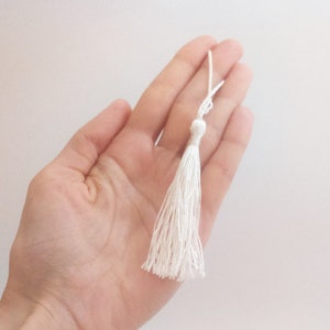 Tassel suplies, quality white tassels, tassels for jewelry necklaces, big tassel pendant, 8cm 3.15 in, thread tassel, x5, color full tassels