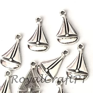 8x Segelboot Charm, 23 mm Silber Segelboot Charms, Segelboot Charms, Maritime Charms, Yacht Charms, Ozean Zubehör, Reisen mit Meer Charms