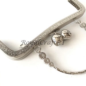 1 marco de monedero de metal plateado con agujeros para coser de 20 cm, marco de monedero de tulipán con asa de metal, decoración floral, cierres de bolso para bolso