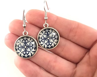 Round glass tile earrings azulejo, glass mosaics pendant earrings, portuguese tile earrings, blue and white earrings, portuguese jewelry