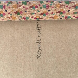 May include: A close-up of a cork fabric roll with a colorful ice cream cone pattern. The fabric is rolled up and the text "RoyalCraftPT" is written vertically on the side.