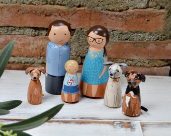 Poupées en bois personnalisé famille, bois famille miniature, cadeau d'anniversaire, cadeau mariage argent et or, cadeaux parents mariage.