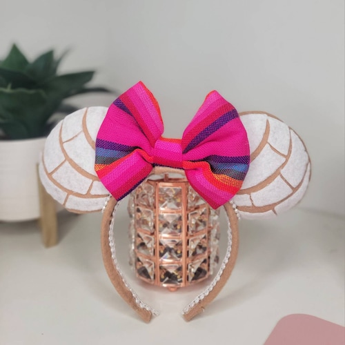 Light Pink Glitter Concha With Sequins Bow Minnie Mouse Ears  display picture 2