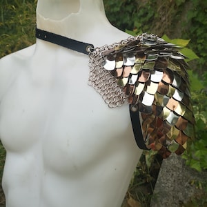 Scalemail Schulterpanzer - Einzelschulter Drachenschuppen Rüstung - Made to Order- Verstellbare Lederriemen - Kapitänsschulter