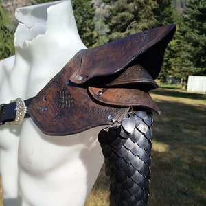 Leather and Scalemail Pauldron - Single Shoulder Dragon Armor - Made to Order - Adjustable Leather Straps - Captain&#39;s Shoulder Armor