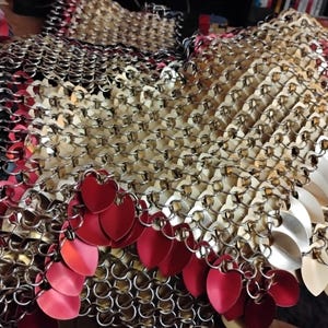 Scalemail Tutorial - Basic Introduction Weaving Scale Chainmail - How to Craft Scalemaille Armor and Jewelry image 8