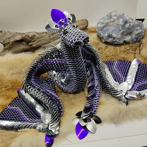 Großer Kettenhemd Drachen Skulptur - Sonderanfertigung auf Bestellung - Sensorisches Spielzeug, tragbar, Schulterstück, Drachenschuppe