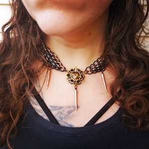 Girocollo in maglia gotica con Swarovski Rivoli Capture - Collana stregata con scaglie di drago morso di vampiro - LARP, Steampunk, gioielli vittoriani