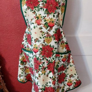 LADIES CHRISTMAS APRON --- Poinsettias and Christmas bulbs with 2 sweet lined pockets, trimmed in green