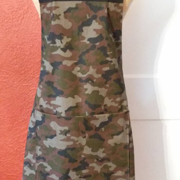 MAN's CAMOUFLAGE APRON --- XLarge men's Camouflage Cotton Canvas apron with black trim at bib and pocket, black ties.