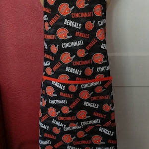 MEN'S CINCINNATI BENGALS Apron  -- see second photo of new design -- 1 large lined Pocket