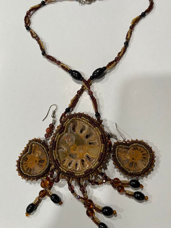 Beautiful hand beaded fossil pendant necklace and… - image 1