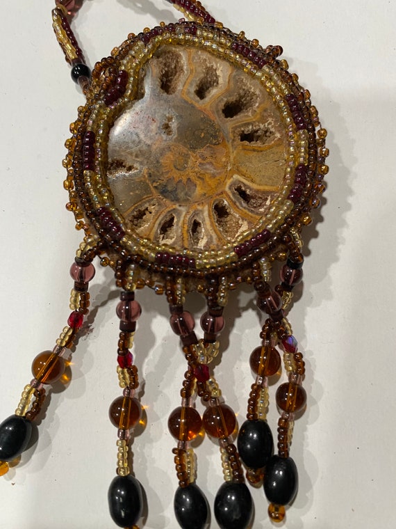 Beautiful hand beaded fossil pendant necklace and… - image 4