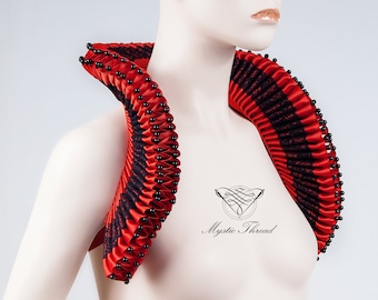 Red Elizabethan victorian rennaisance medieval ruff neck collar