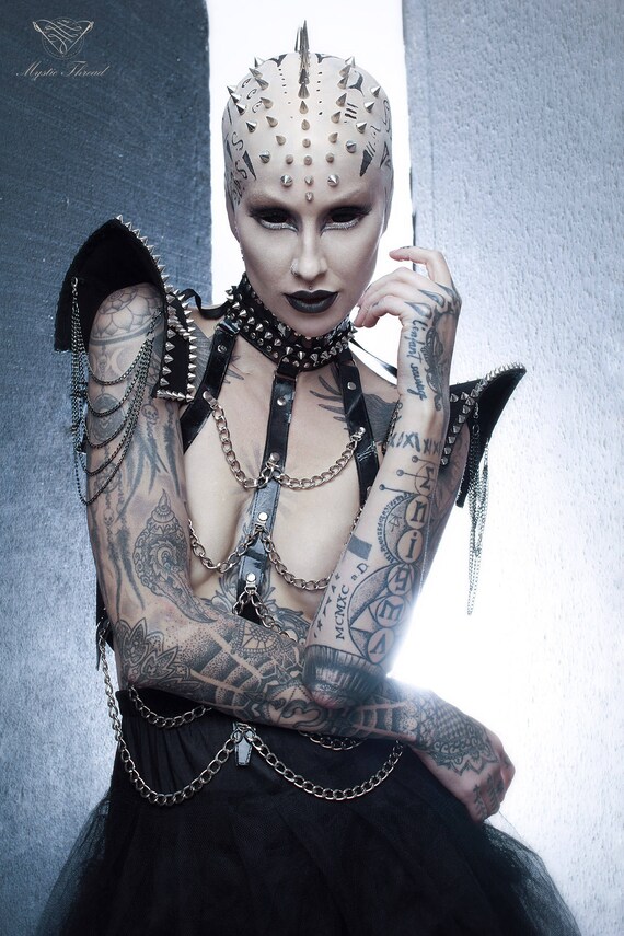 Black gothic punk choker/shoulder pads decorated with spikes and removable black chains