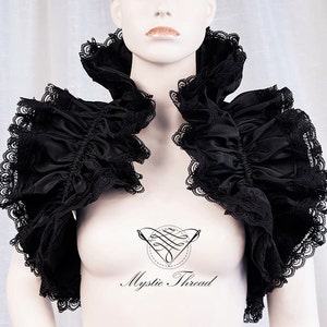 Schwarzer Taft Gothic viktorianischer Shrug Bolero mit Spitze verziert