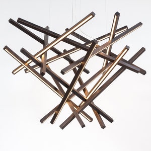 Close-up of the wooden chandelier’s faceted diamond geometry and natural wood grain. Handcrafted with precision for a bold architectural look.