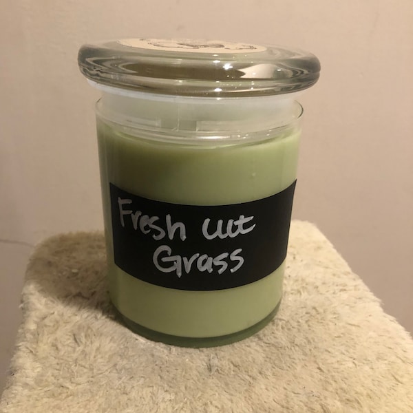 Fresh Cut Grass 20 ounce Scented Glass Candle