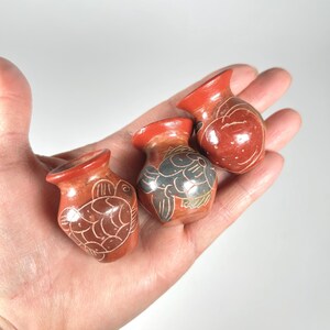 Miniature Nicaraguan Sgraffito Pottery Vases Pots Set 3