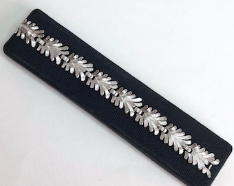 Crown Trifari White Metal Leaf Bracelet #Bc1