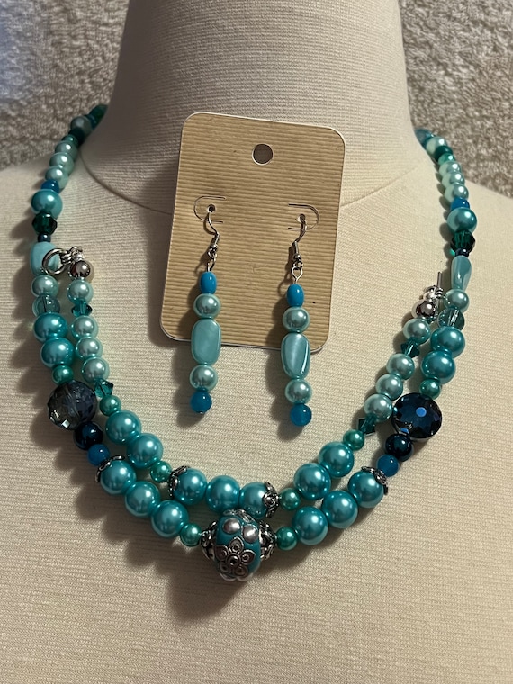 La’Faye Regal Designs by Dana Sea Blue Necklace, Bracelet and Earrings Set