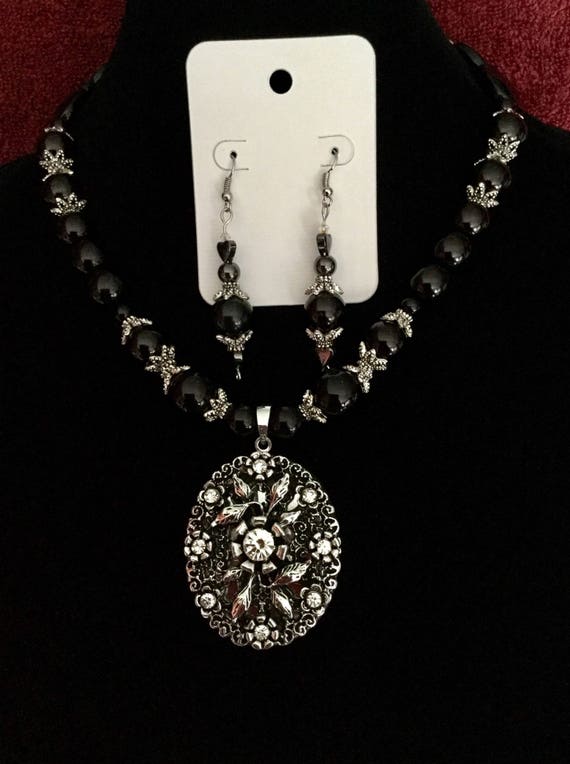 La’Faye Regal Designs by Dana Black Locket Necklace & Earrings Set
