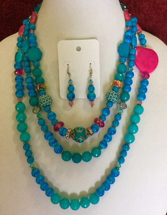 La'Faye Regal Designs by Dana Sizzling Summer Turqouise & Pink Heart 3 String Necklace and Earrings Set