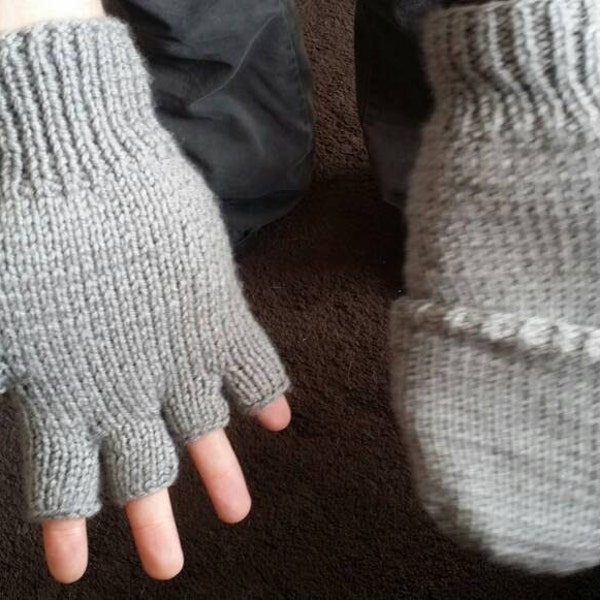 Convertible mittens /fingerless gloves